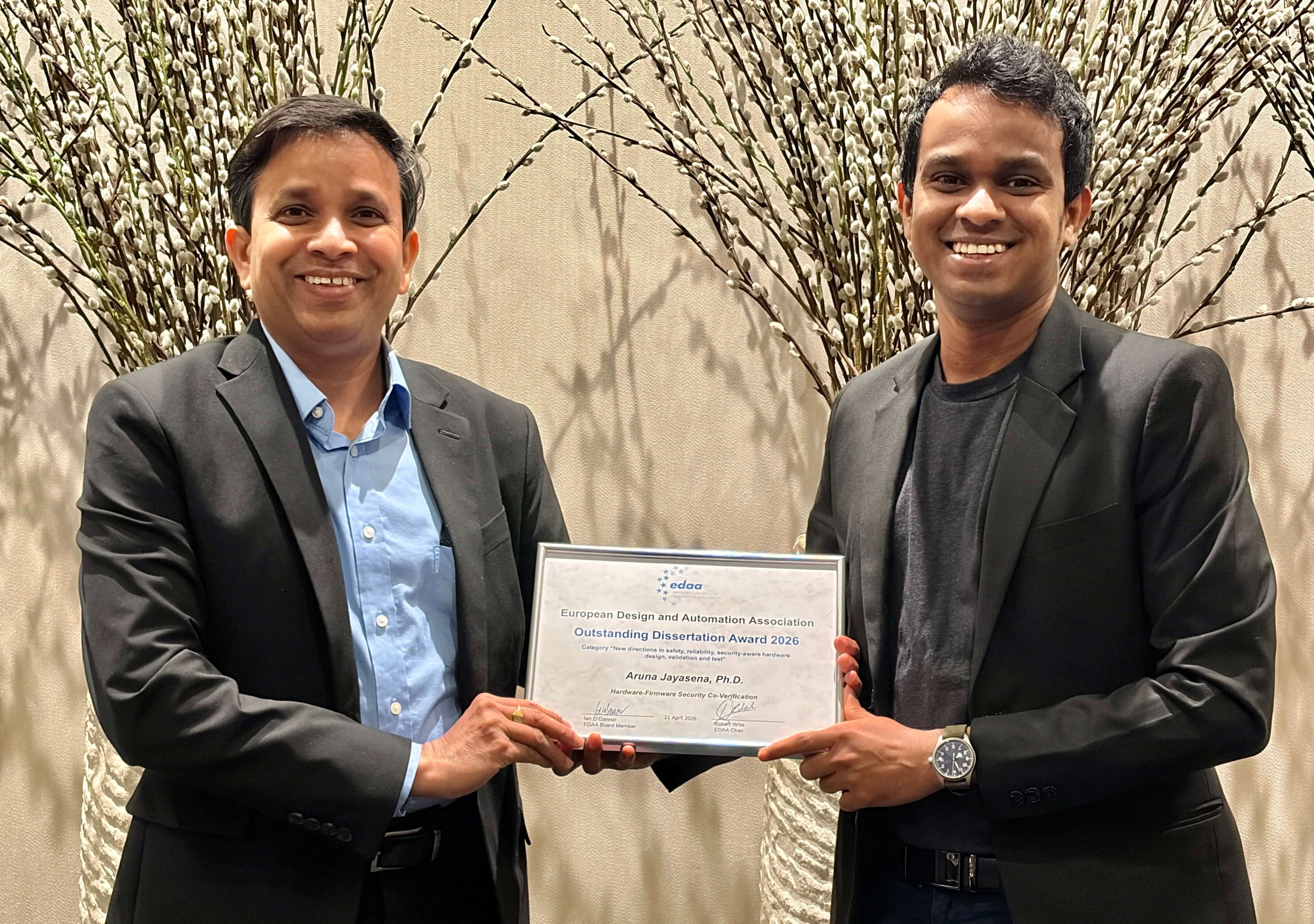 Prabhat (left) and Aruna (right) with the EDAA award